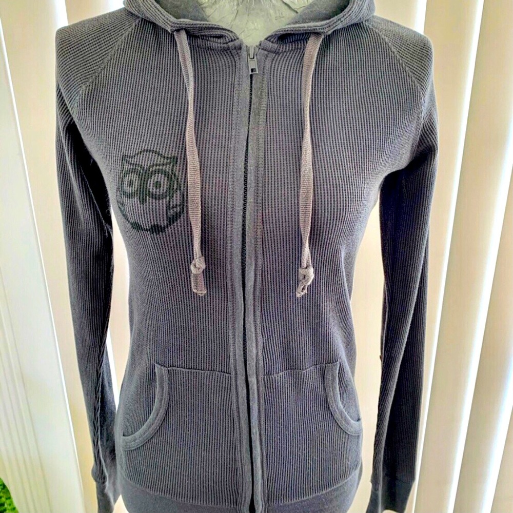 Active Basic Women's Gray Zip-Up Hoodie with Owl Graphic